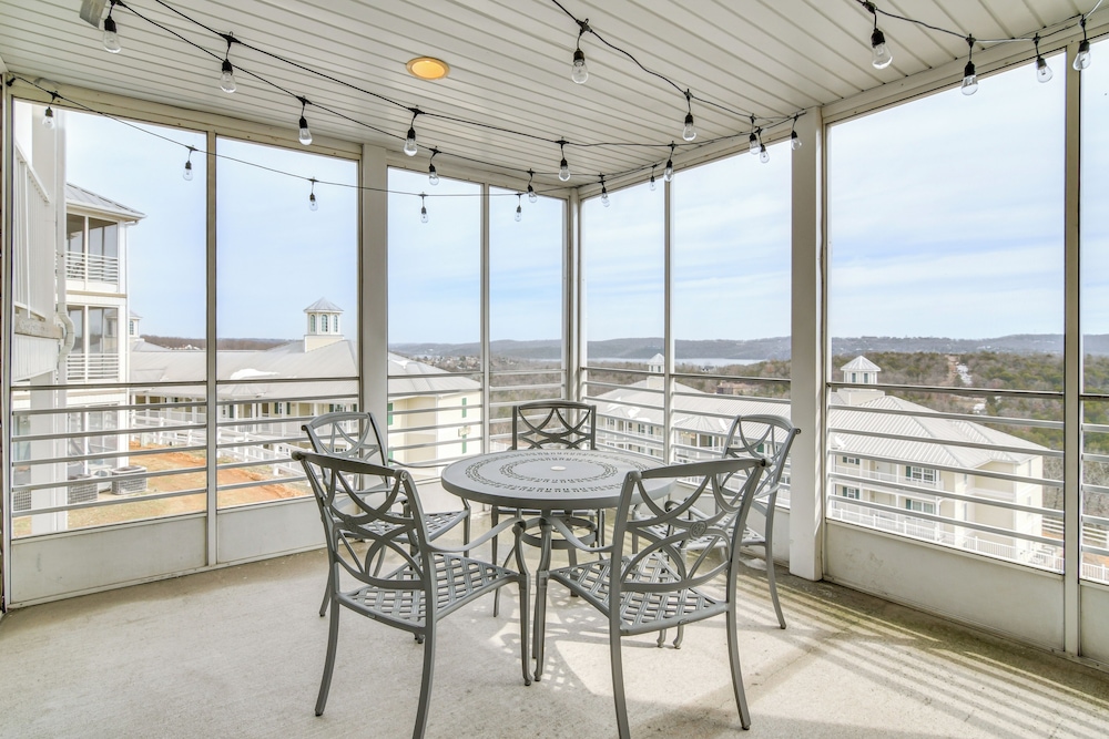 Resort Hot Tub Access! Table Rock Lake Condo