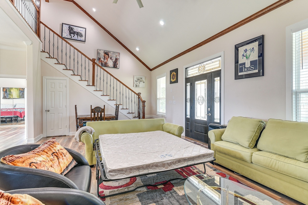 Farm Animals On-site: Needville Ranch Getaway!