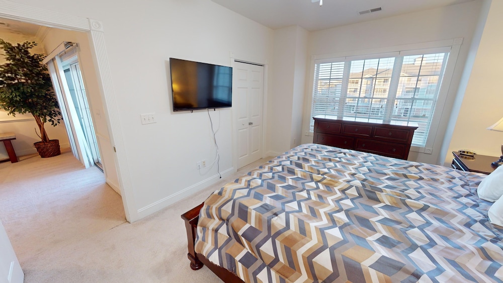 Magnolia Pointe Luster Leaf 4869-301 3 Bedroom Condo