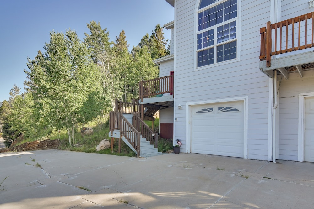 Mountain-view Conifer Gem Near Hiking & Fishing