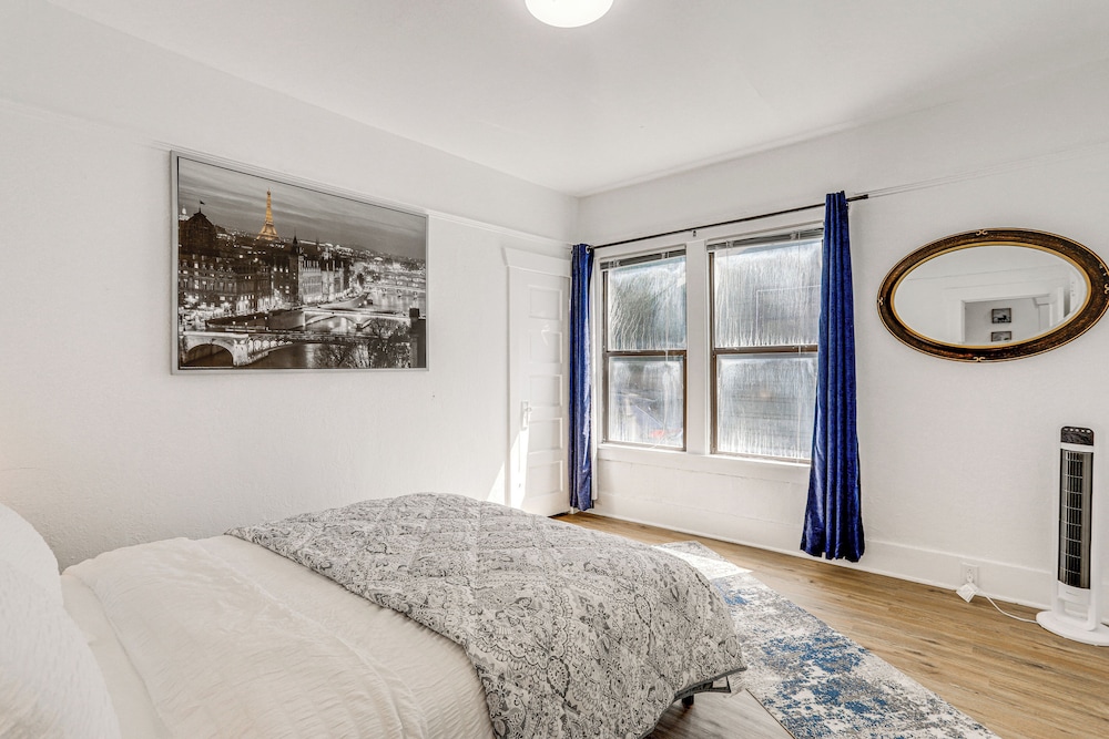 1 Mi to Green Lake: Family-friendly Seattle Home