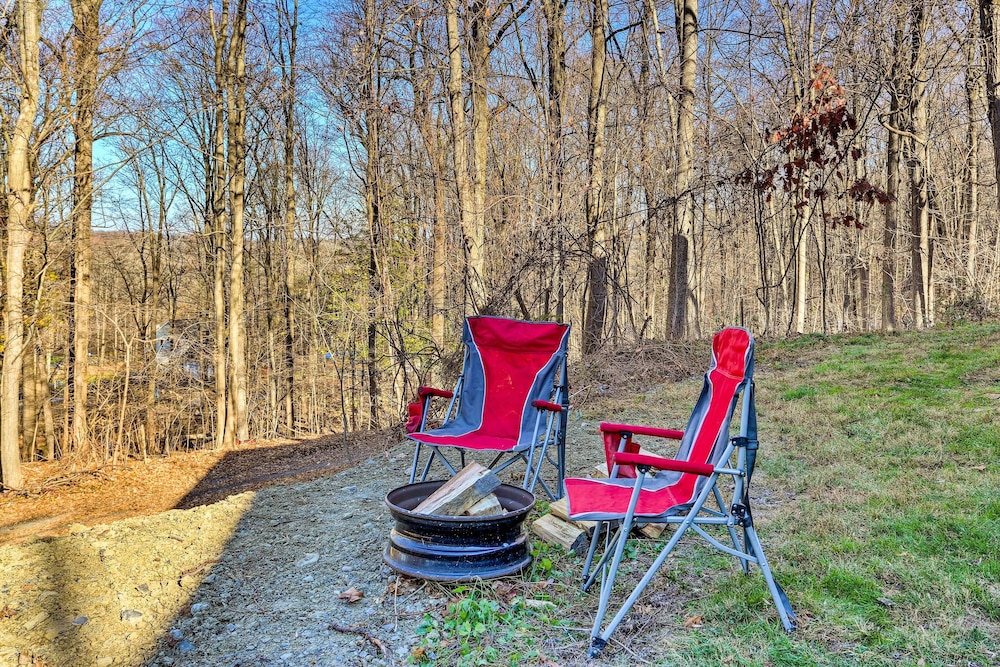 Charming Beacon Apt w/ Fire Pit: Near Hiking! - Property Image 8