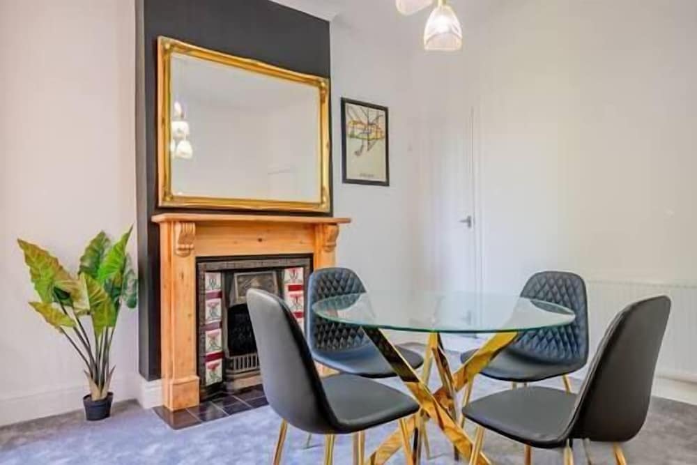 Host Stay Somerset Road House