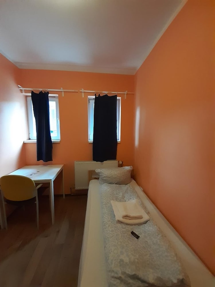 2-Rent Group Hostel Rooms&Apartments TUB19A