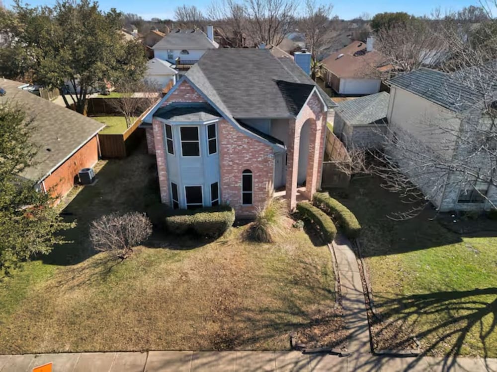 Frisco Castle 3BR Garage Parking Gated Backyard