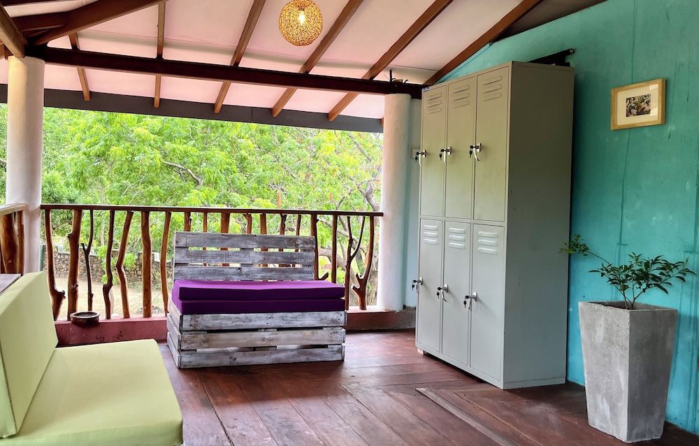 Funky Leopard Safari Lodge Bordering Yala National Park - Hostel
