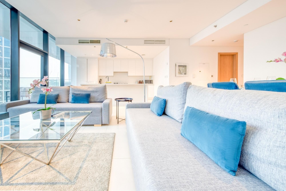Smart and Contemporary Apt With Burj Khalifa View