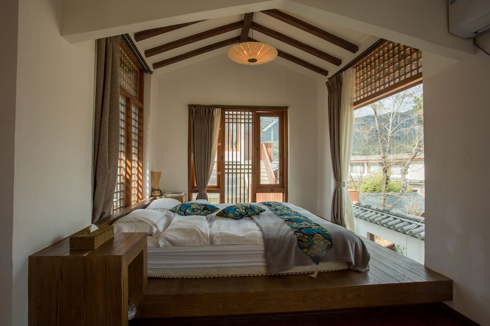 Yunzhong Baisha Lijiang Inn