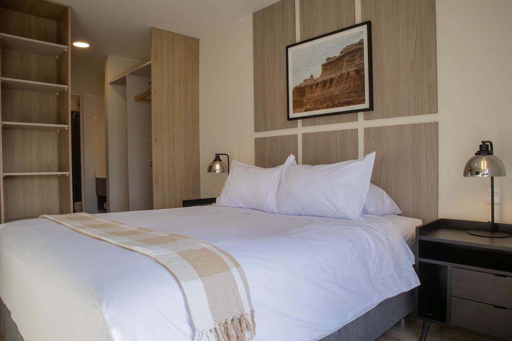 w Impressive 2BR With Balcony in Miraflores