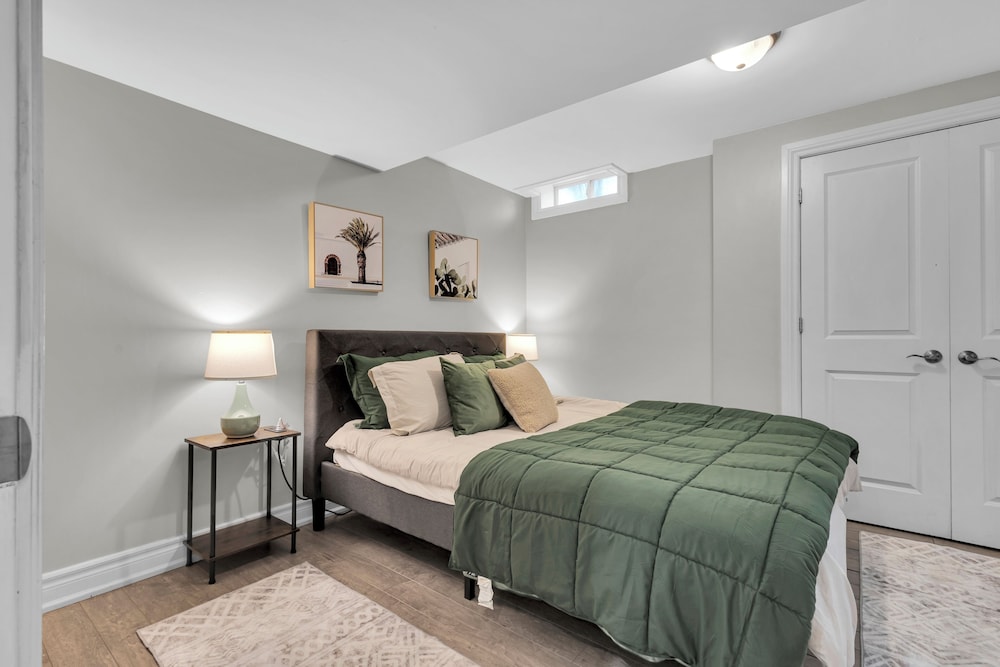 Mississauga Manor - Meadowvale