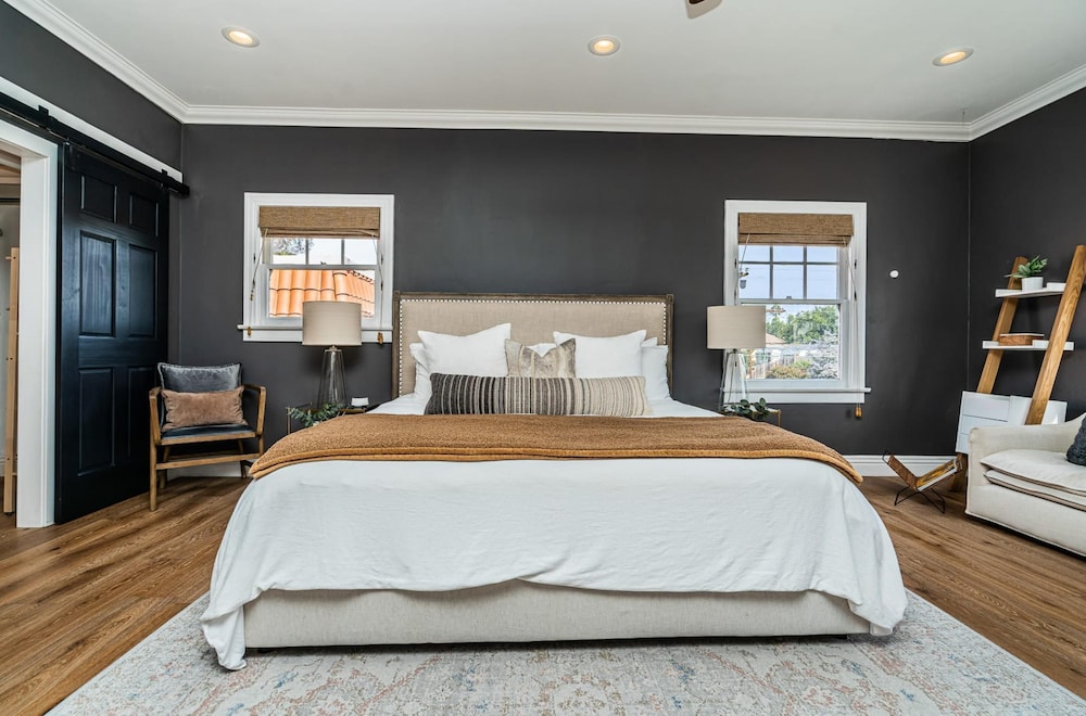 Spacious 5 BR Near Heart of South Park