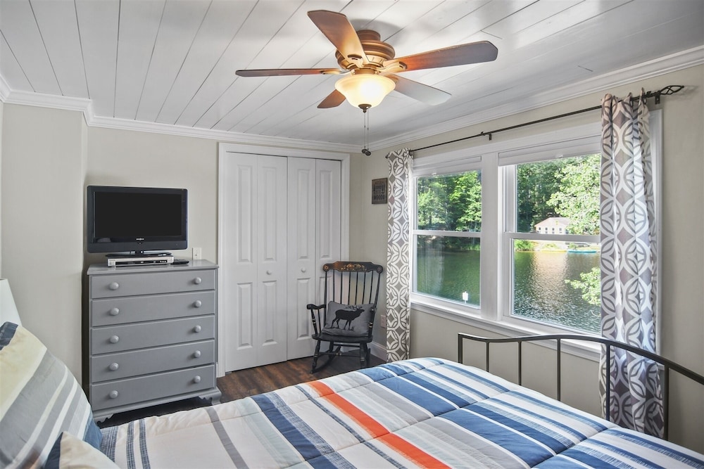 Randall Lake Retreat-limit 7 3 Bedroom Villa by Redawning view 5
