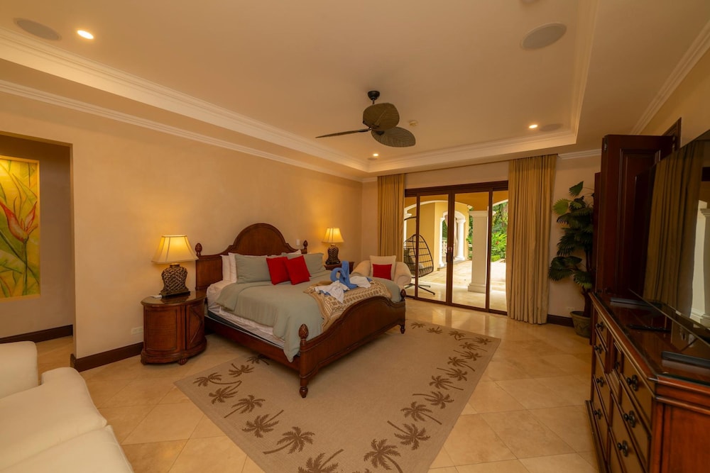 - Casa Zafiro 7 Bedrooms Private Pool