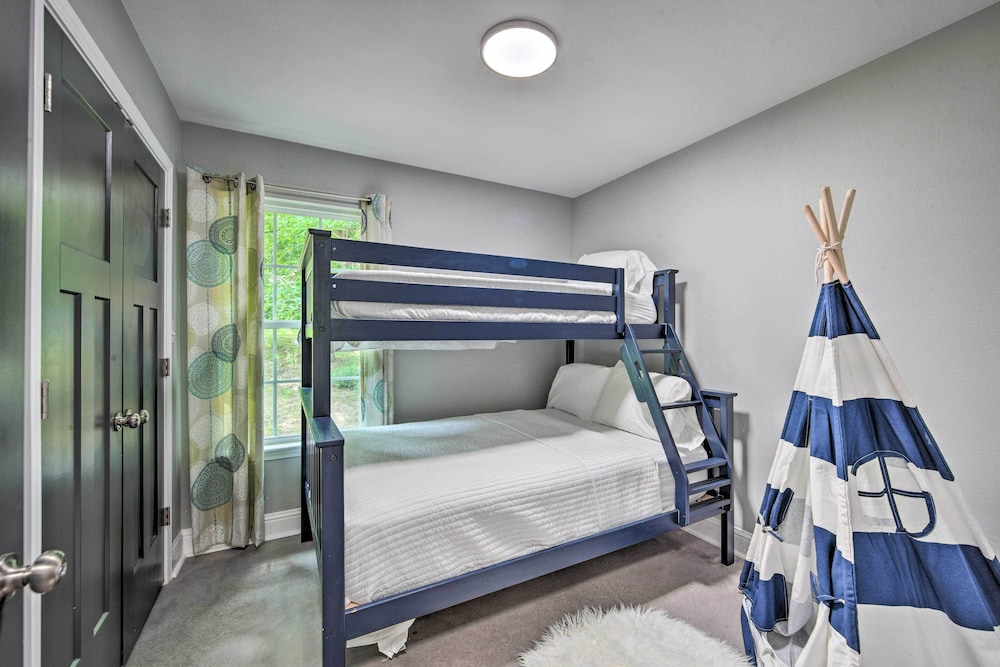 Marshall Vacations - Stunning Avinger Retreat on Lake O' the Pines - Property Image 3