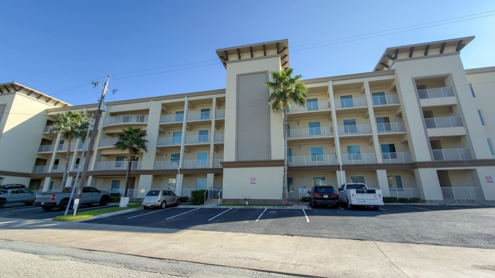 Channel Views Private Boat Slip Pool & Patio 3 Bedroom Apts