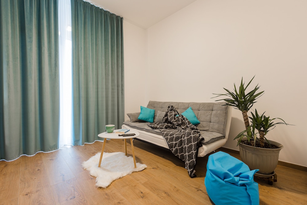 Essenza Charming Two BedRoom Apartment view 4