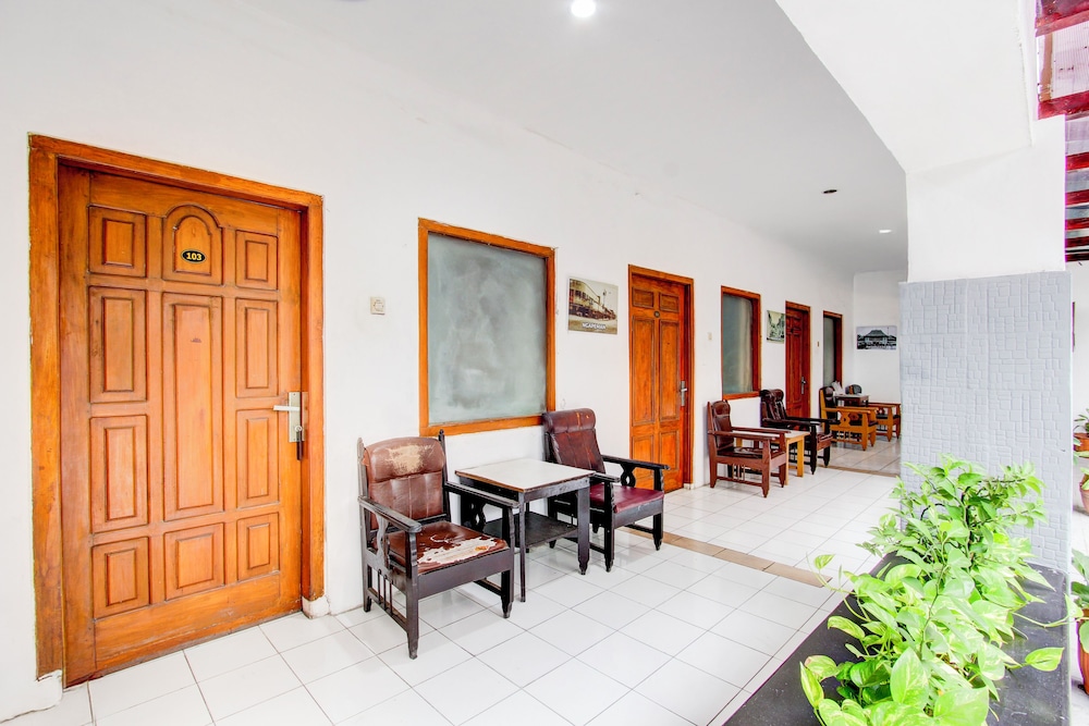 Collection O Jalan Slamet Riyadi Near Kampung Batik Kauman Formerly Hotel Grand Kota