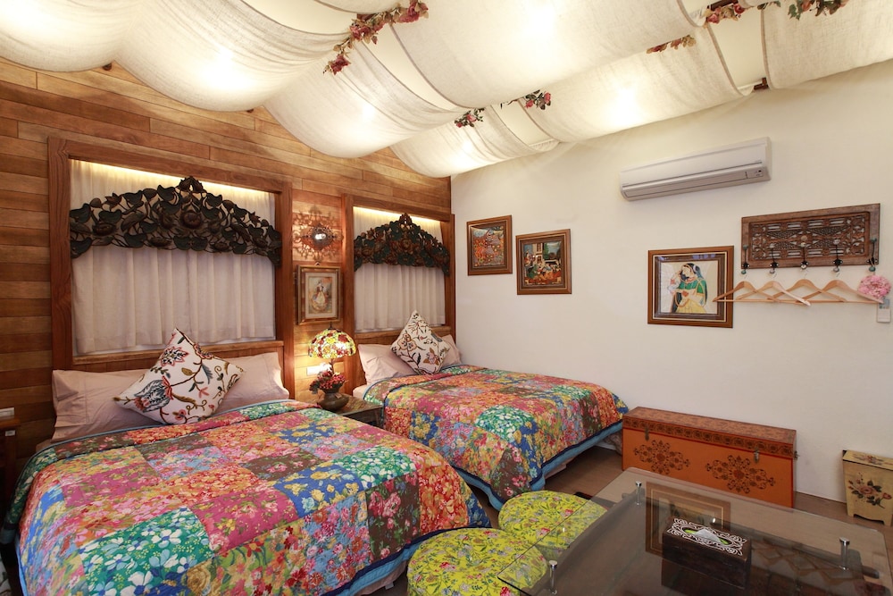 Bear Forest Retro B&B