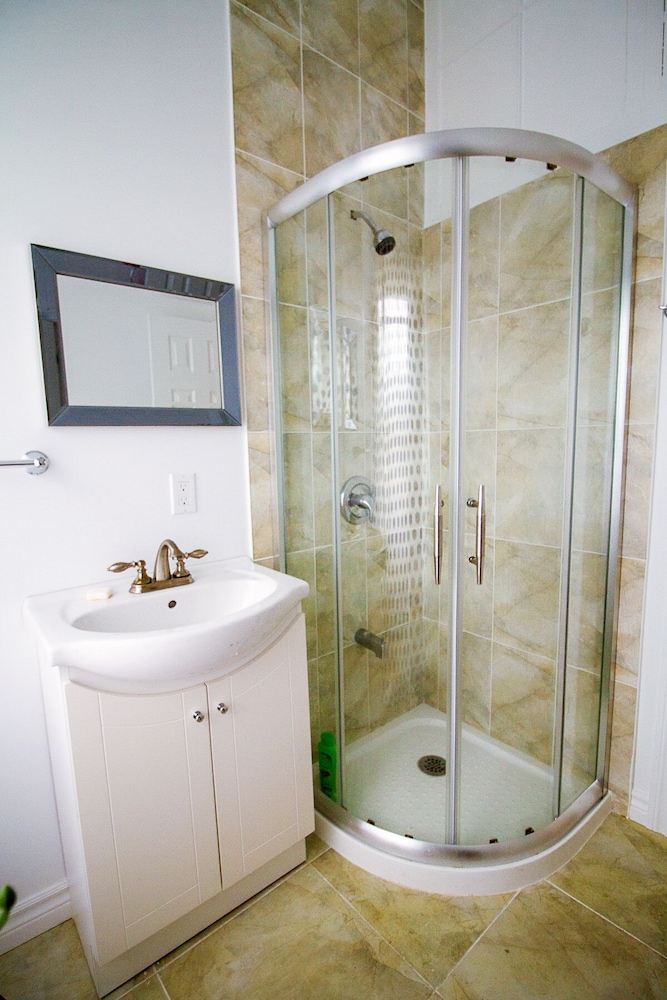 1 Bedroom Apartment near Kensington Market - Unit 4