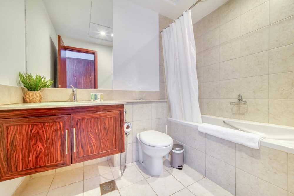 Urban Chic Downtown Apt w Dubai Fountain Views