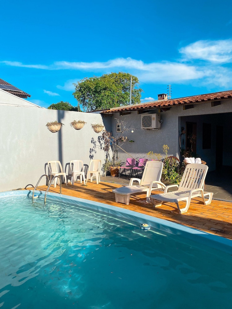 Casa 3 suites 1 quarto piscina AC 10 Hos