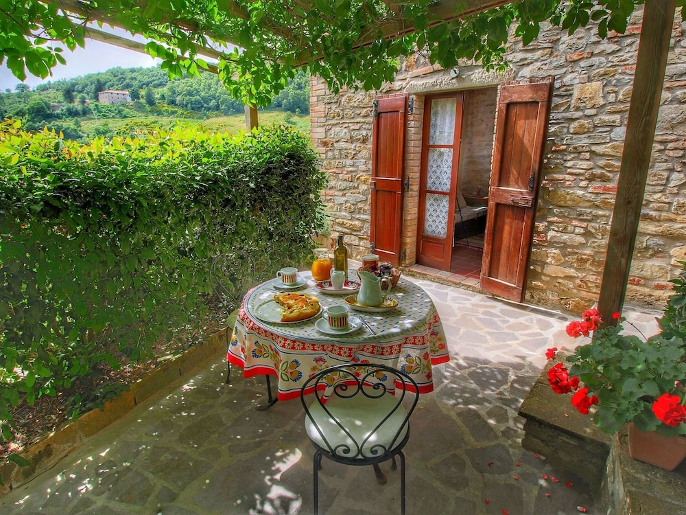 Farmhouse With Stables, Horses and the Ability to Make Horseback Riding