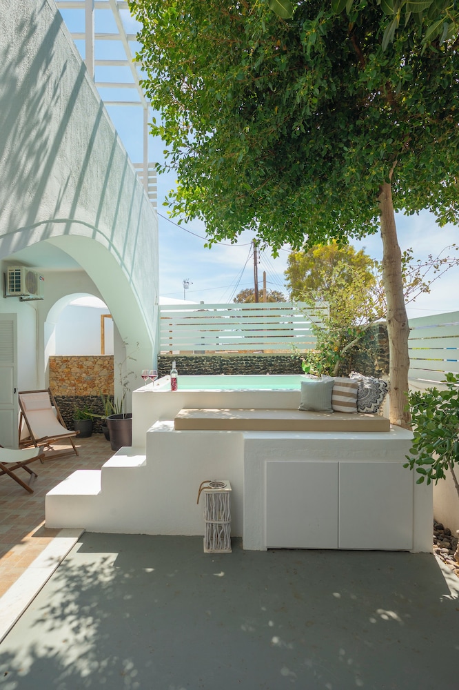 Loukas & Emma Eco Houses