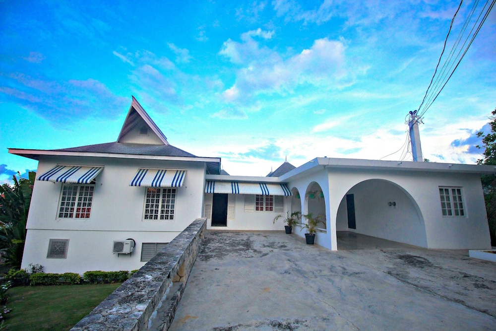 Kenwood Villa