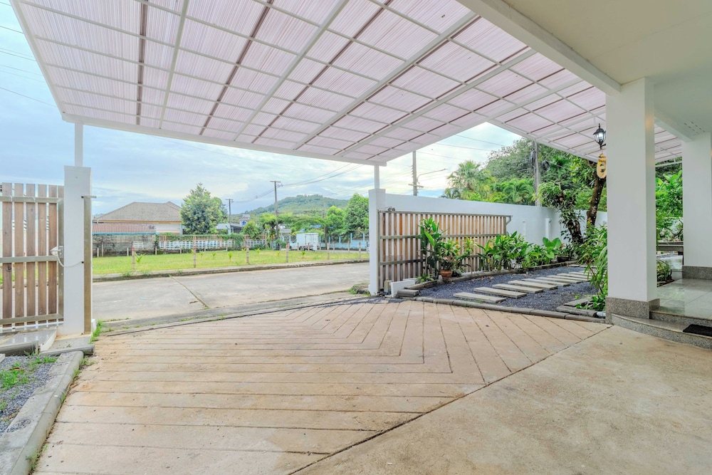 4BR with Pool Family BBQ Near Mall V260