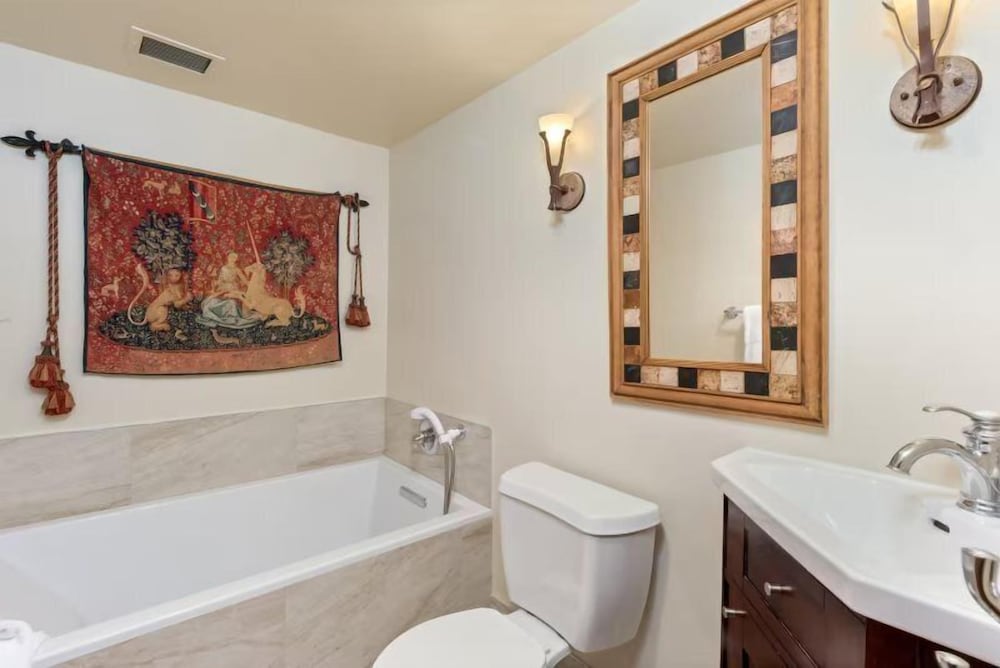 Modern 2 Bedroom Condo at the Base of Vail Mountain Next to Gondola One