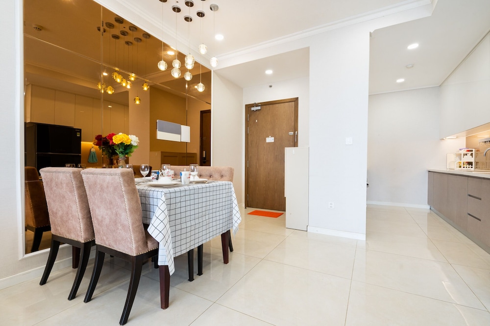 Jennifer House - Millenium Apartment