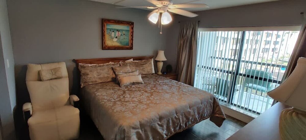 Saida Beachfront Luxe Condo Two Heated Pools 2 Bedroom Condo