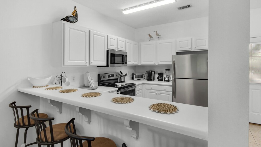 Seagrove 2BR Near Lake & Beach + Free Tickets: Bikes, Dolphin Cruise & More!