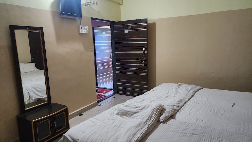 Ghansar Lodge maharastra AC Room