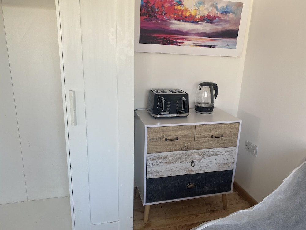 Beautiful 1-bed Studio in Porthcawl Near Beach view 2