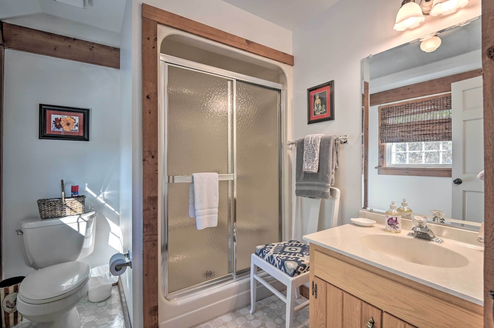 Lovettsville Cottage in Heart of Wine Country - Property Image 16