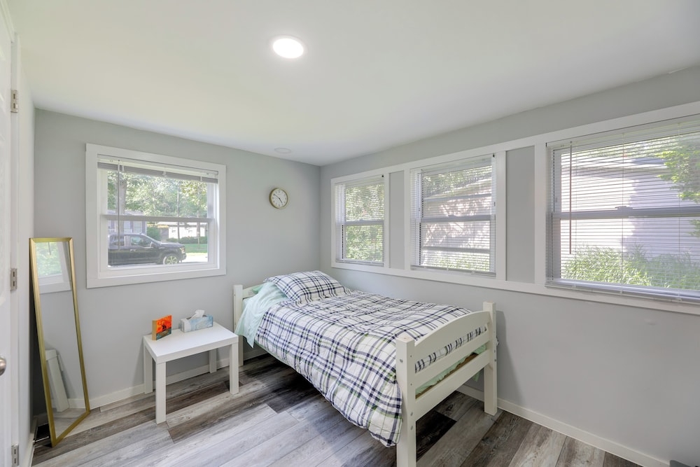 12 Mi to Dtwn Lewes & Beach: Delaware Home w/ Deck