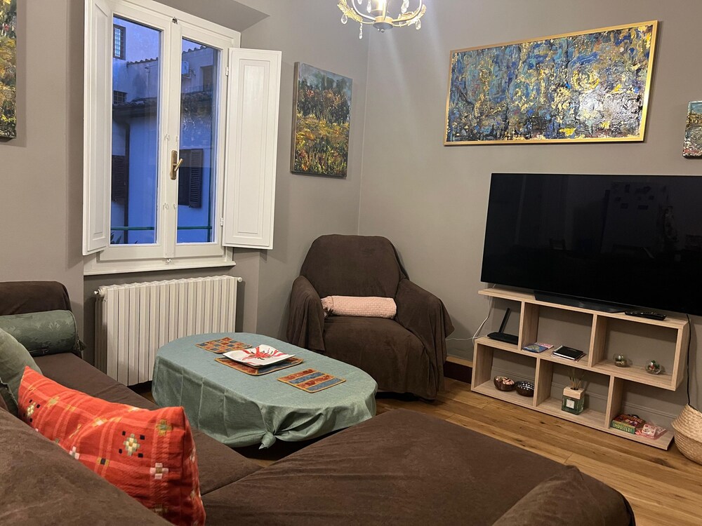 Laura 68 in Firenze With 2 Bedrooms and 2 Bathrooms