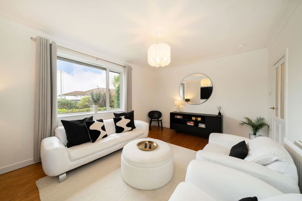 Taigh Tatha - Stylish 3 bed Home view 2