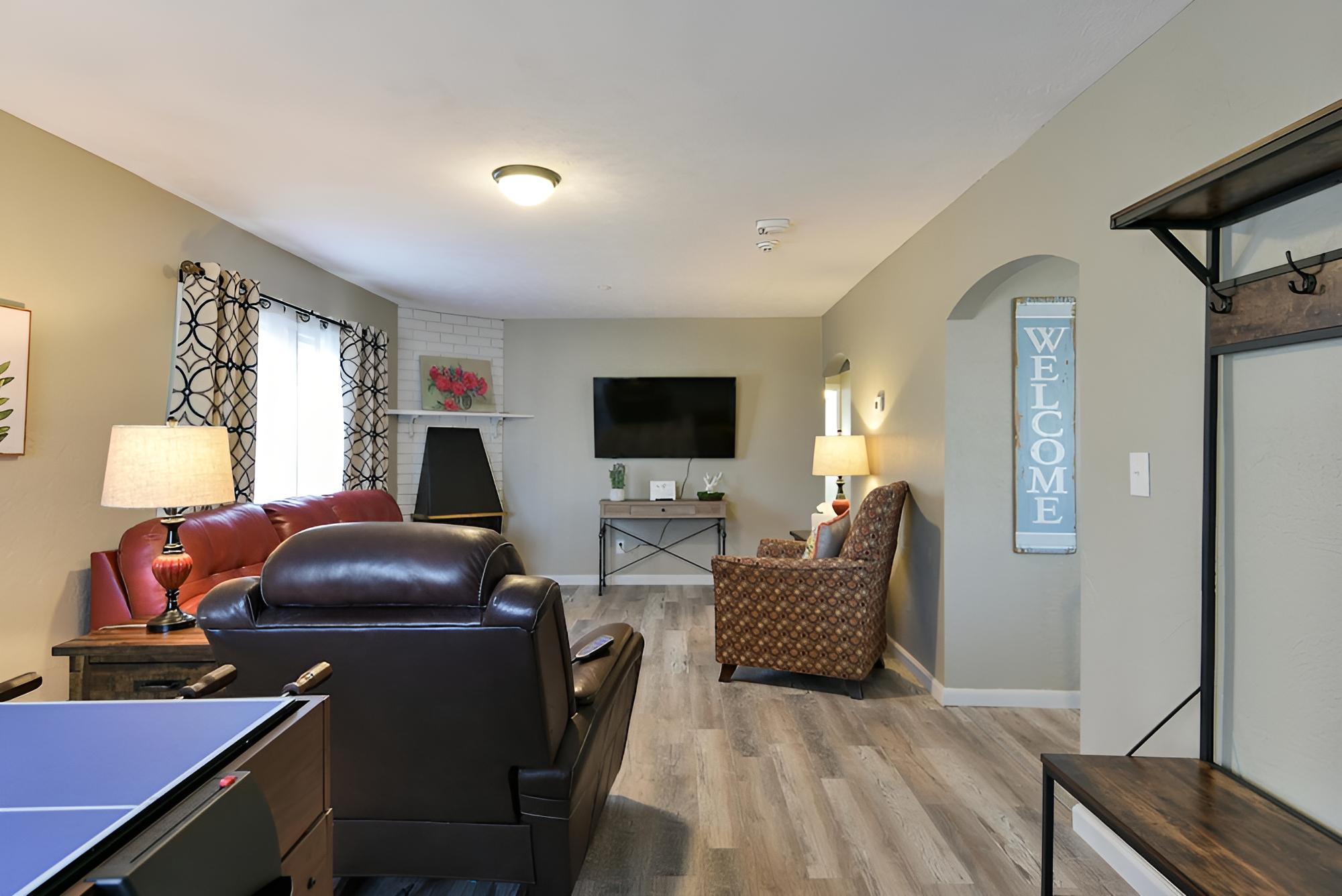 Stay-n-play - Downtown Branson - Free Trolley or Walk to all the Fun!! view 2