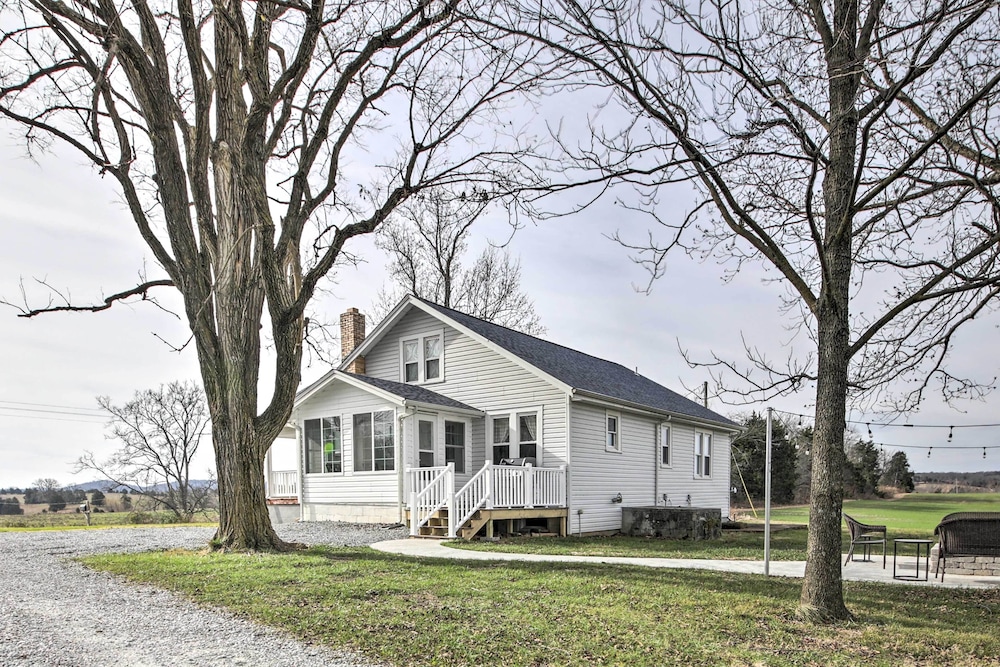 Farm-style Ste. Genevieve Retreat w/ Fire Pit! view 5