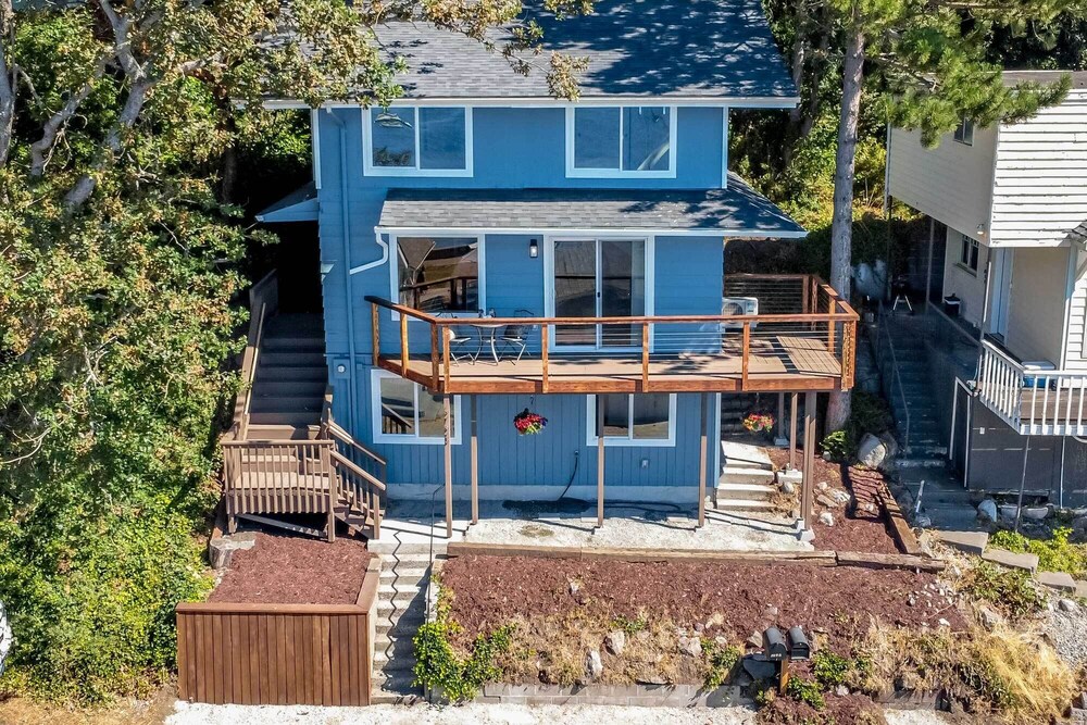 Tacoma 'dash Point Beach Cabin' w/ Balcony! view 3