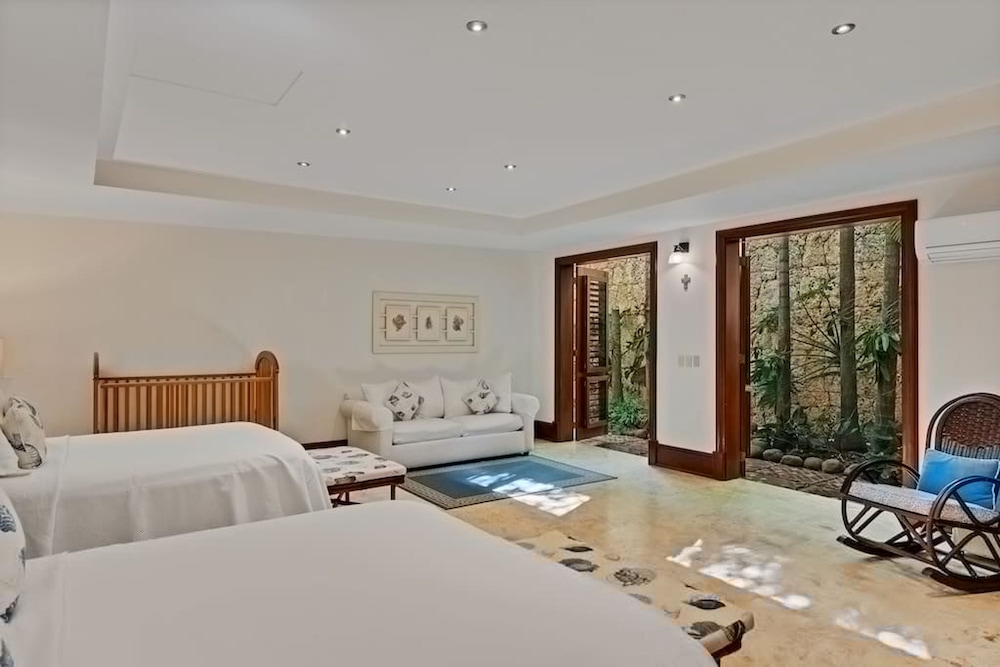Magnificent Eight Bedroom Holiday Home