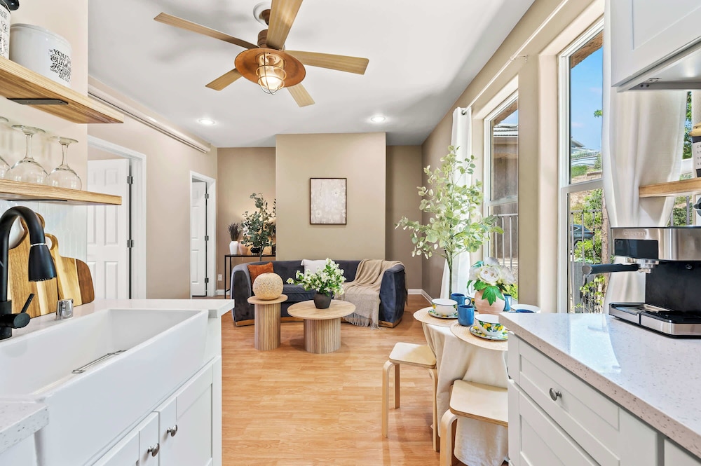 Tranquil Nature Retreat Private Patio & Cozy Charm
