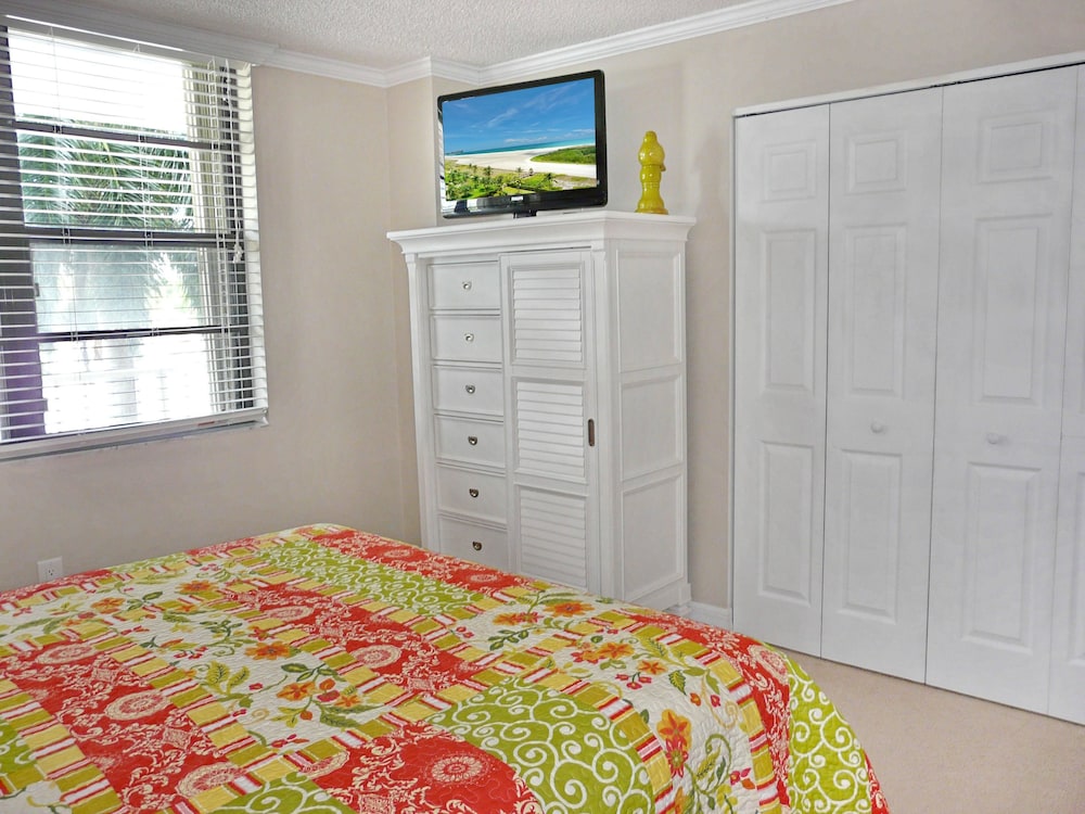 Beachfront Condo in Resort-style Community With Pool view 5