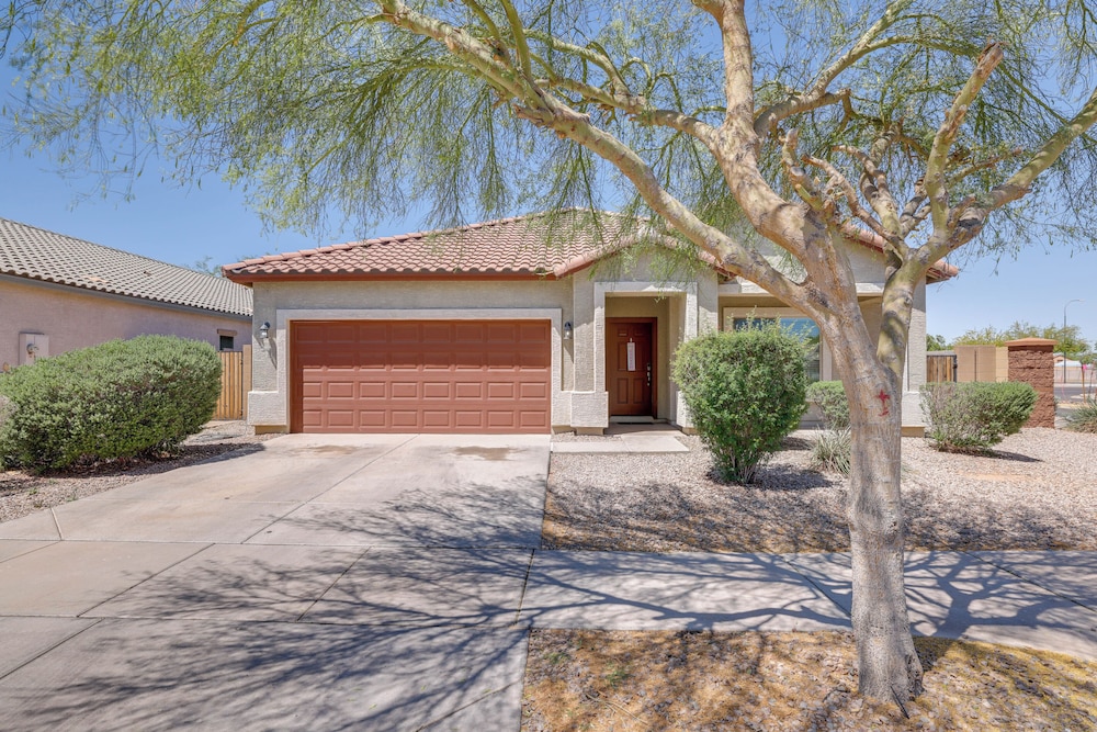 7 Mi to Dtwn: Spacious Stay in Phoenix!