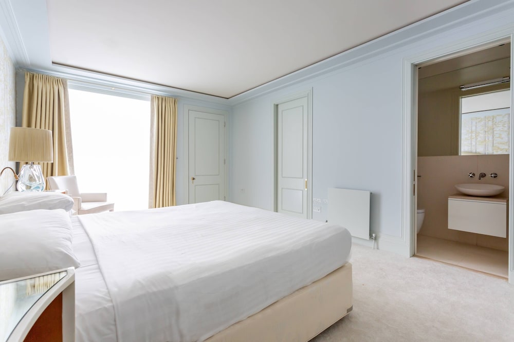 Eaton Mews South by Onefinestay