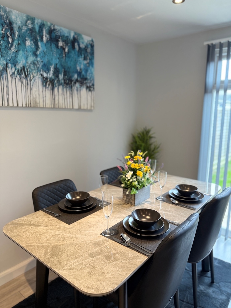 Harlow Cozy 3-bed House Retreat