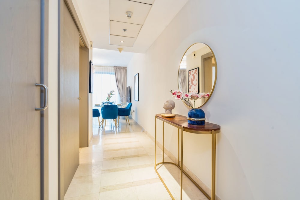 Luxurious 1B With Opera & fountains views