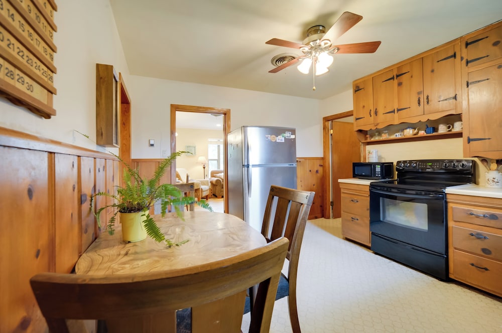 Serene, Country Retreat ~ 12 Mi to Main St! view 5